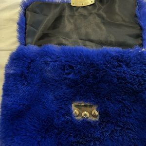 Design handbag blue with gold chain .